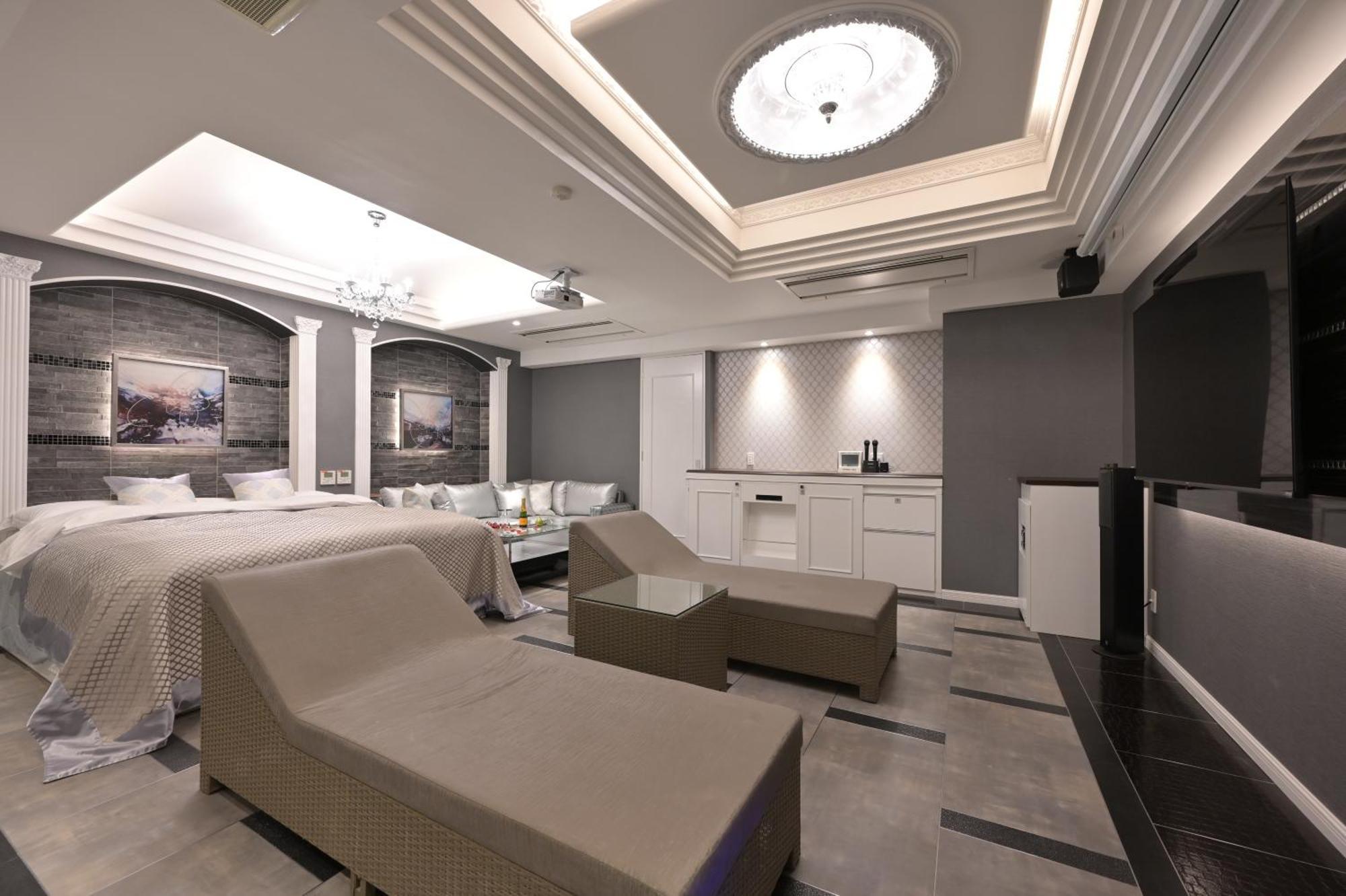 Hotel Crystal Gate Nagoya - Couple Hotel (Adults Only) Ngoại thất bức ảnh